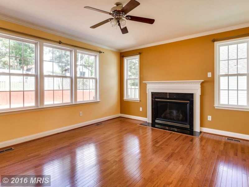 9611 Dixon St - Photo 2 of 7