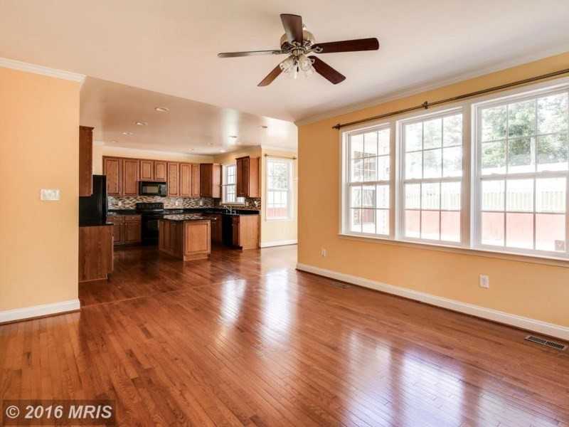 9611 Dixon St - Photo 3 of 7