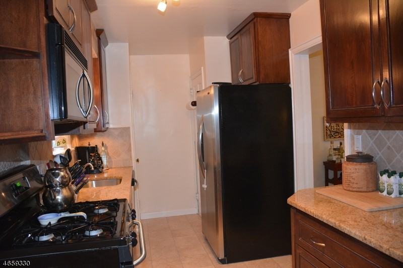 32 Burlington Rd - Photo 3 of 14