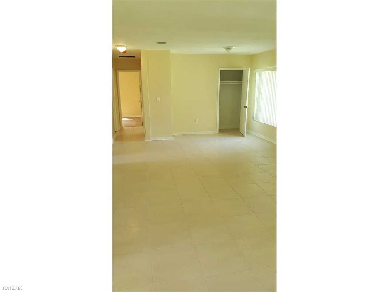 15821 NW 17th Ct - Photo 3 of 5