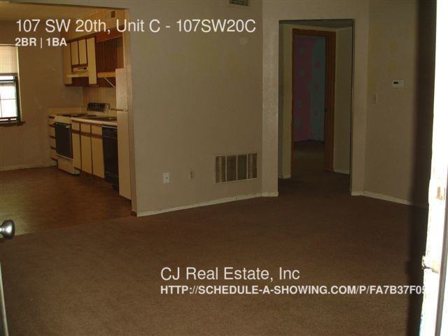 107 SW 20th Terrace #c - Photo 2 of 4