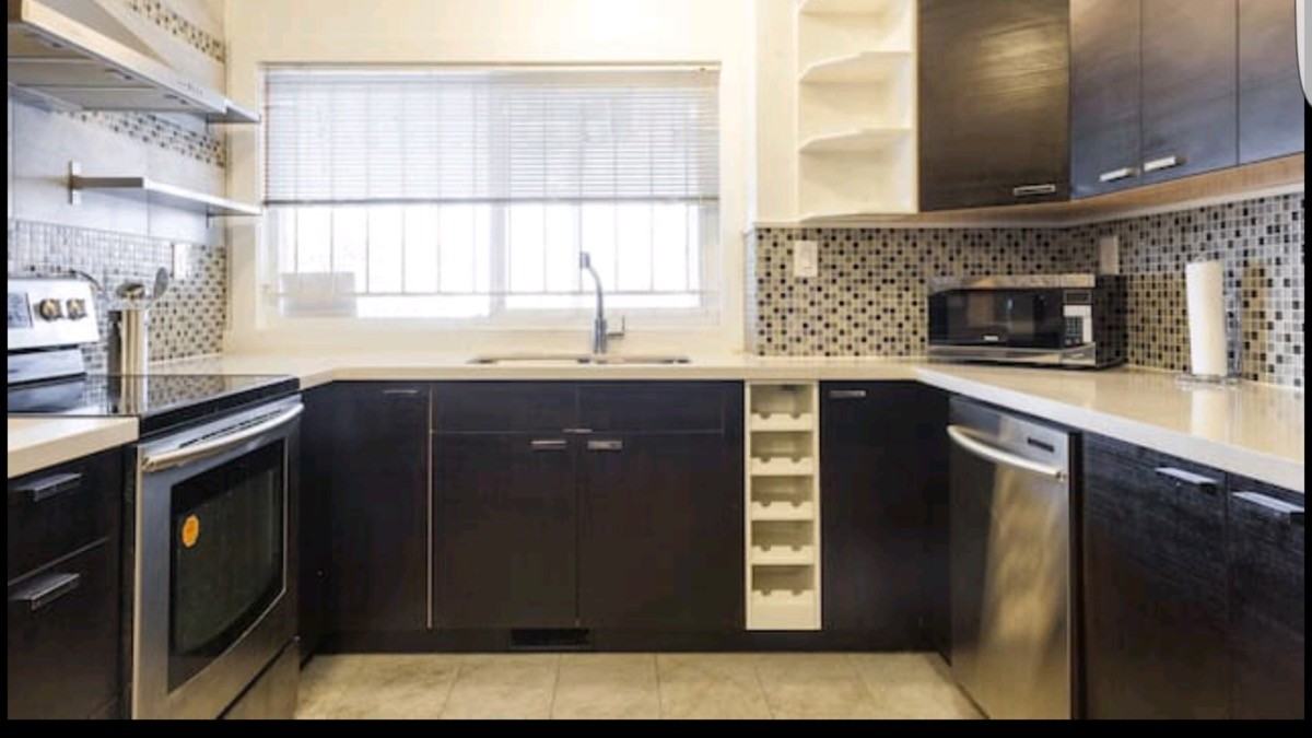 1392 E 59th Ave - Photo 3 of 12