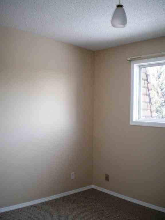 4724 58 Ave - Photo 3 of 33