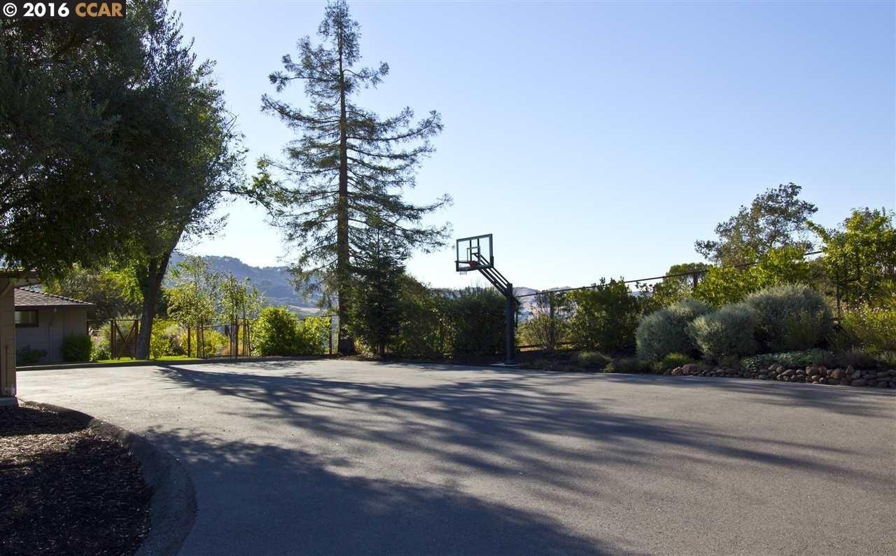 36 Bobolink Rd - Photo 3 of 17