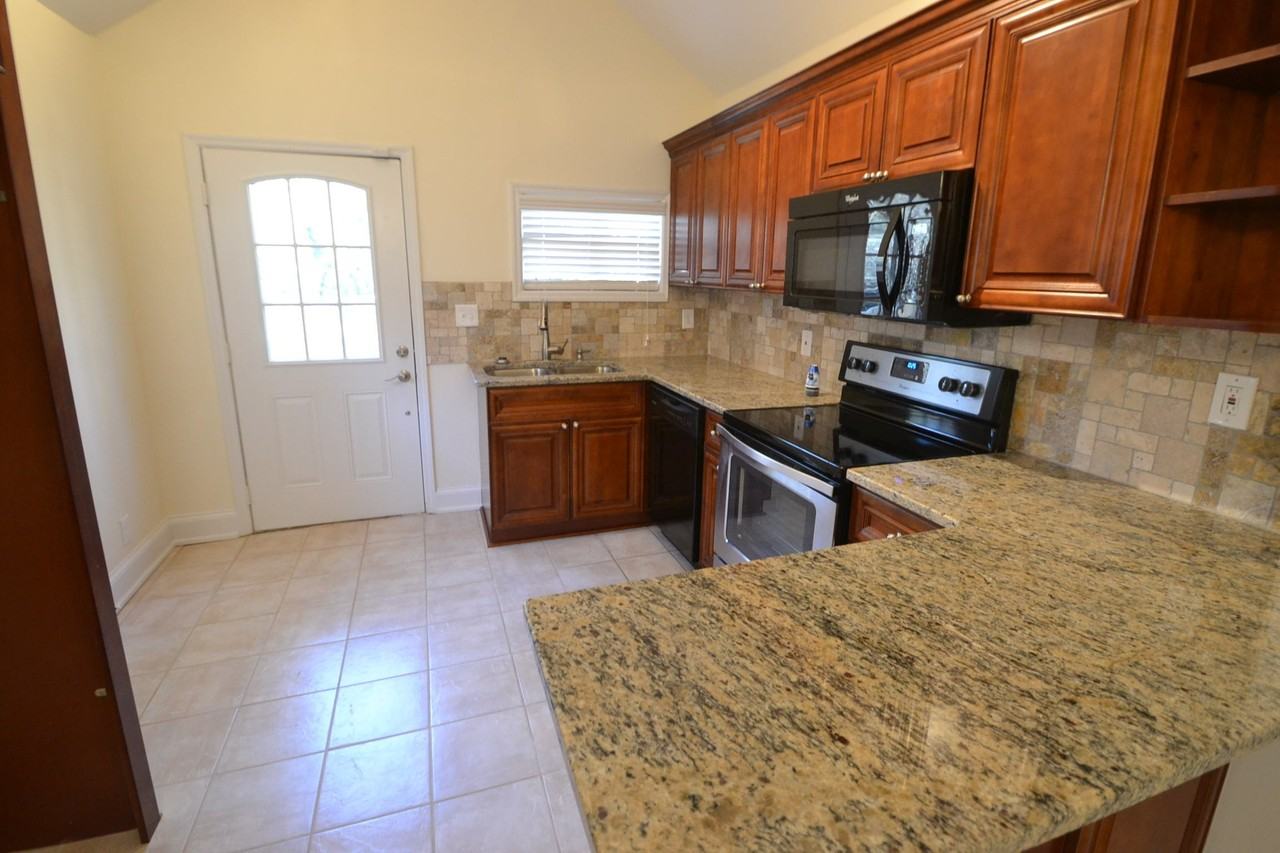 2460 Mellville Ave - Photo 3 of 8