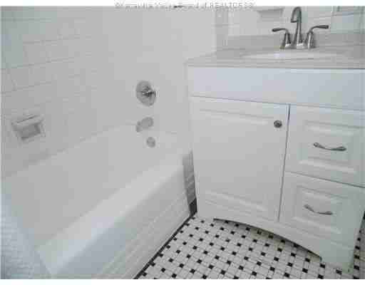 1001 Somerset Dr - Photo 2 of 23