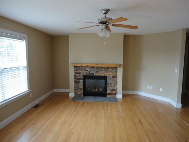 404 Eckley Ct - Photo 2 of 11