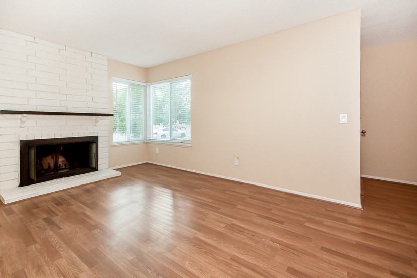 1474 Creekside Dr - Photo 3 of 15