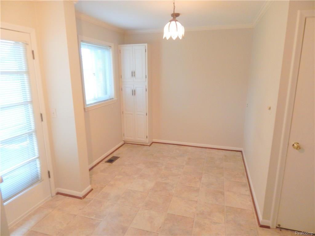 116 E Hickory Grove Rd - Photo 3 of 15
