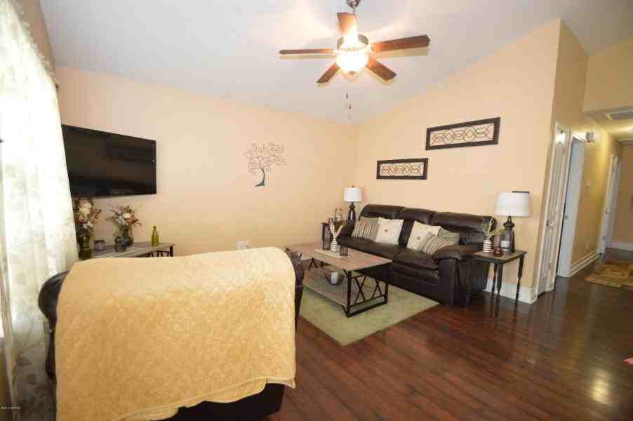 306 Sinclair Lane - Photo 3 of 3