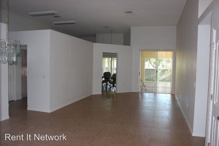 9007 Westbay Blvd - Photo 3 of 22