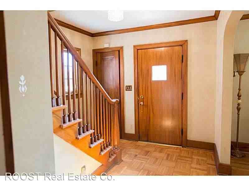 318 N Broadmoor Blvd - Photo 2 of 21