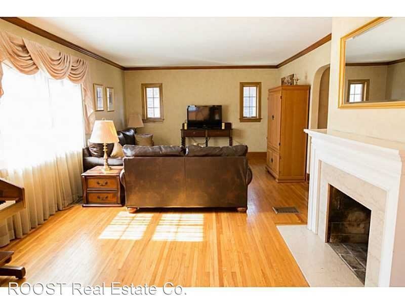 318 N Broadmoor Blvd - Photo 3 of 21