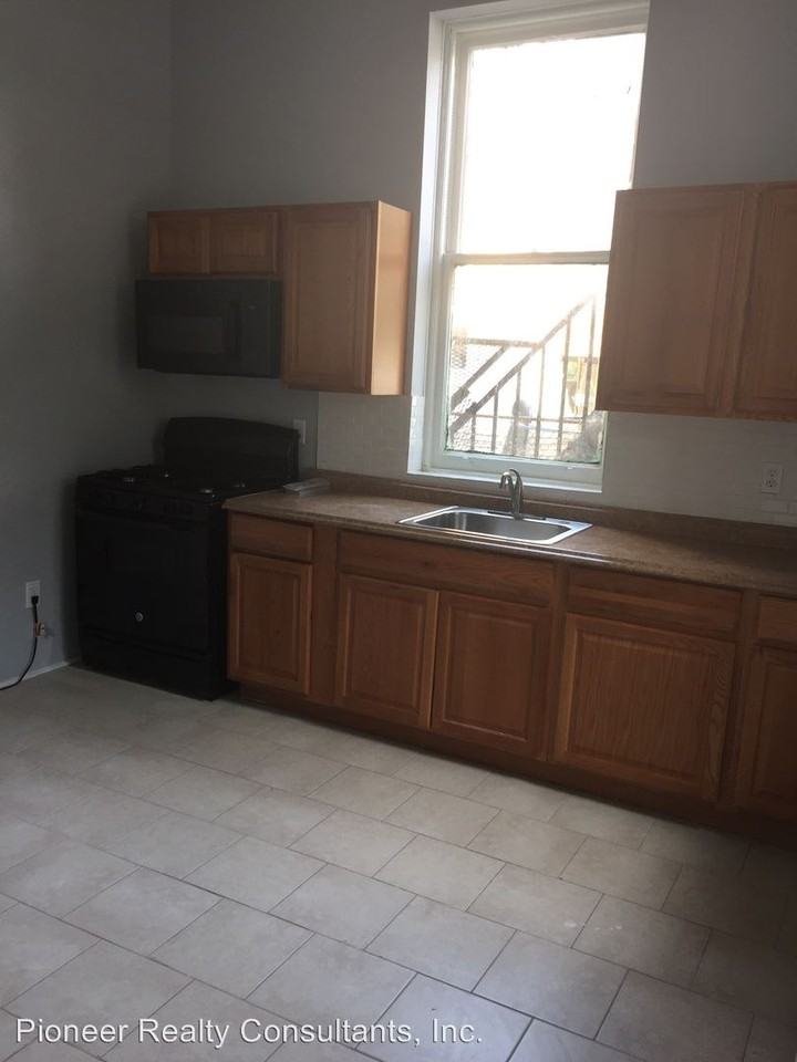 3532 California Ave - Photo 2 of 10