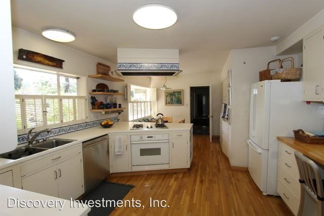 5575 Country Club Dr - Photo 3 of 20