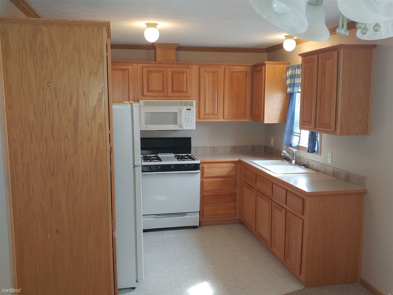 7 St Pauls Dr - Photo 3 of 12