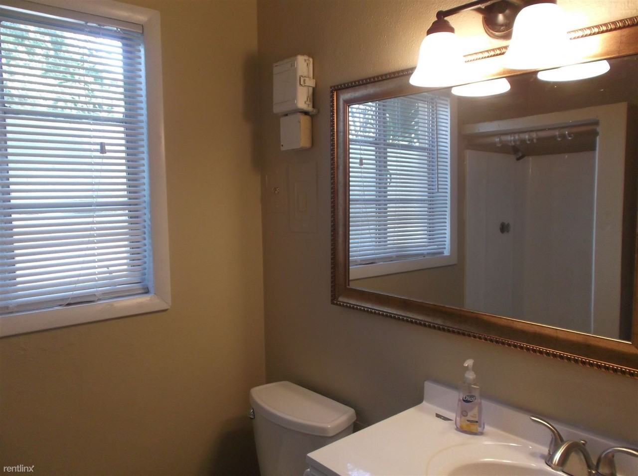 407 1st Ave NE - Photo 2 of 3