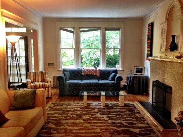 2741 Woodley Place, NW - Photo 3 of 9