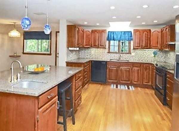 139 South St - Photo 3 of 29