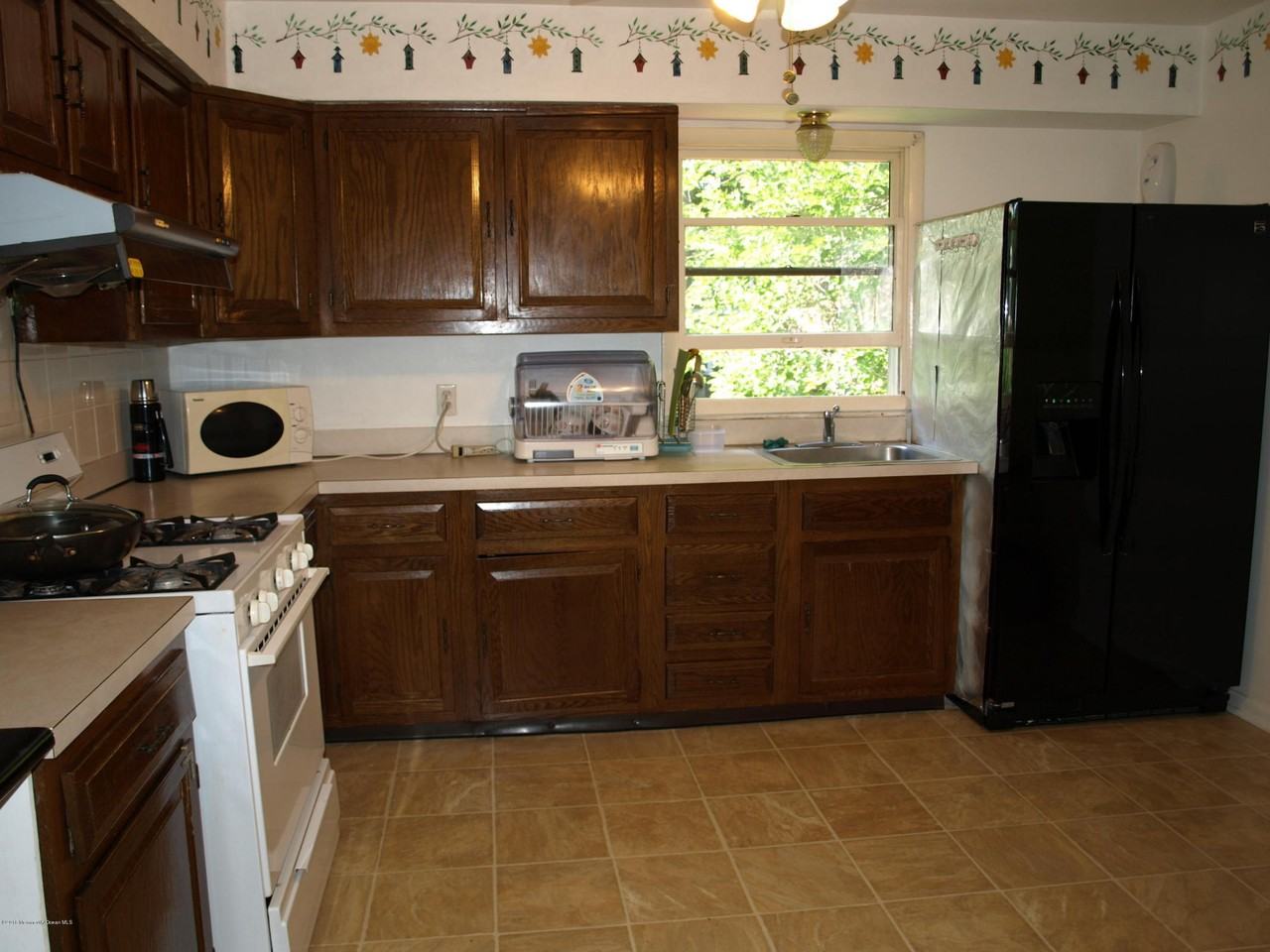 1895 Arena Dr - Photo 2 of 20
