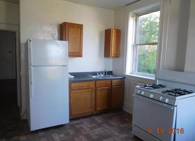 3054 Marcus Ave - Photo 3 of 7