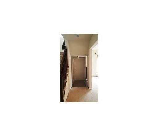 142 Riverbend Dr - Photo 3 of 8