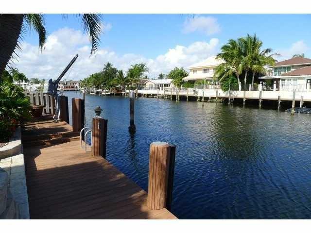 3303 NE 40th St - Photo 2 of 6