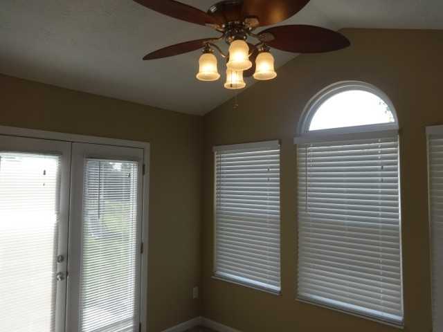 120 Haverstraw Pl - Photo 3 of 16