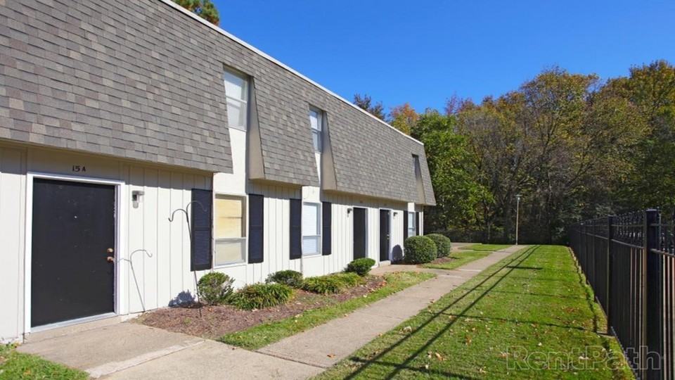 Twin Rivers Apartments 600 Winston Churchill Dr, Hopewell, VA 23860