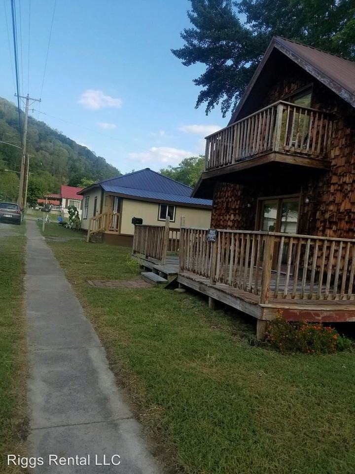 608 E 6th St N - Photo 2 of 7