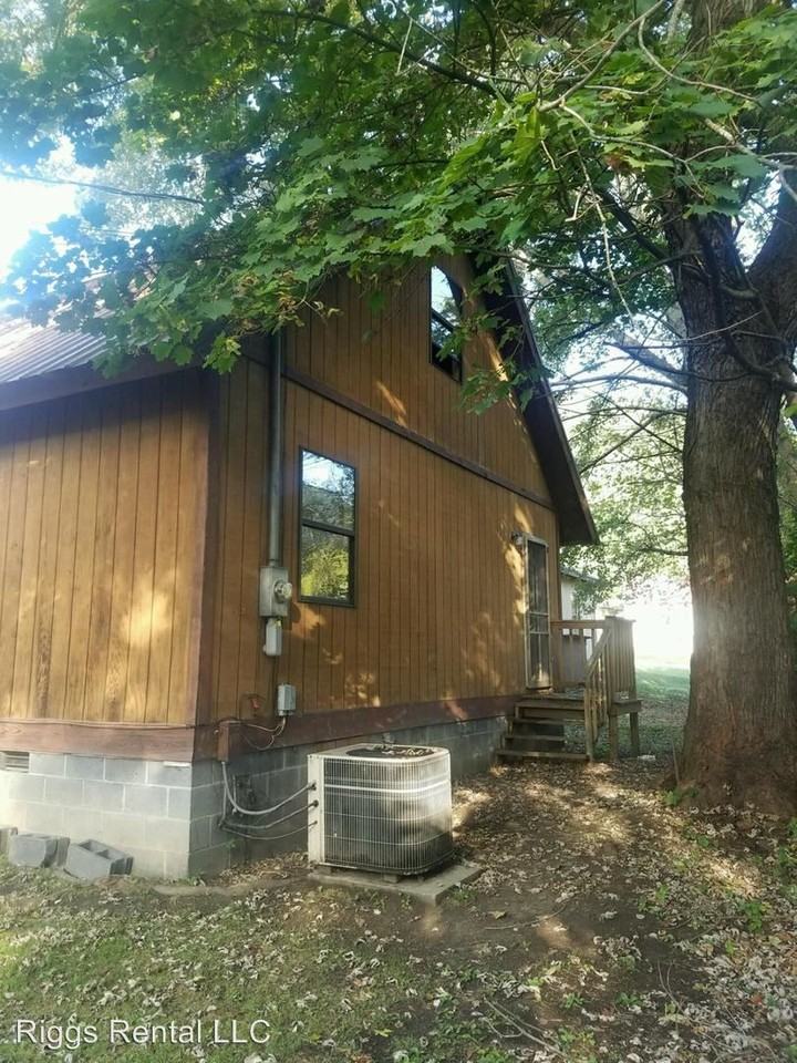 608 E 6th St N - Photo 3 of 7