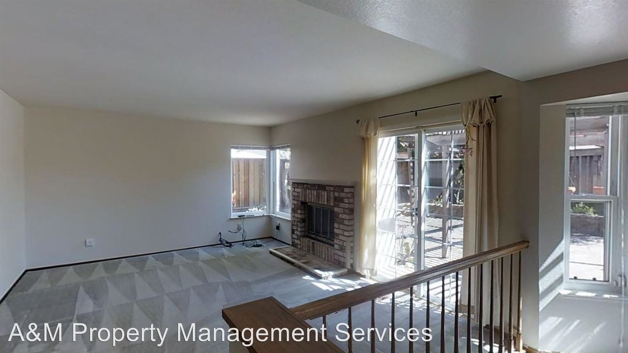 3002 Reece Way - Photo 2 of 9