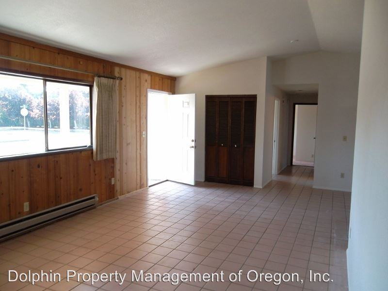 1135 Rhododendron Dr - Photo 2 of 2