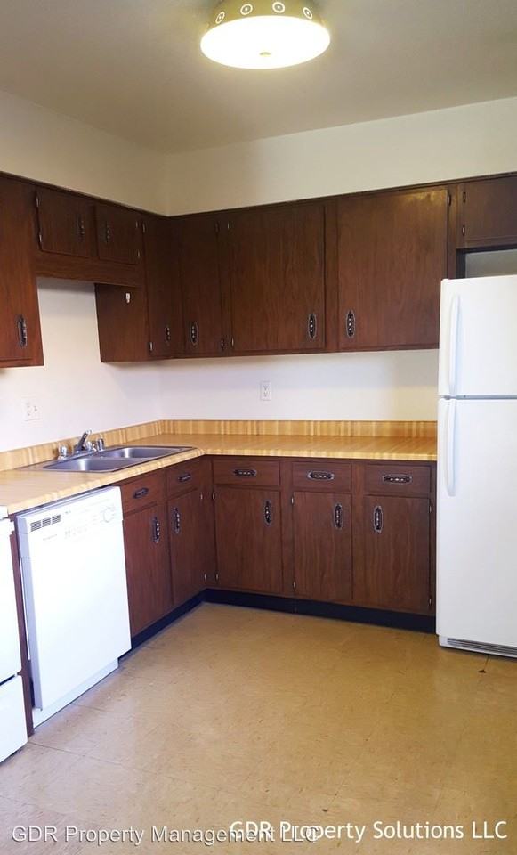 7514 Pennsylvania Ln NE #C - Photo 3 of 6