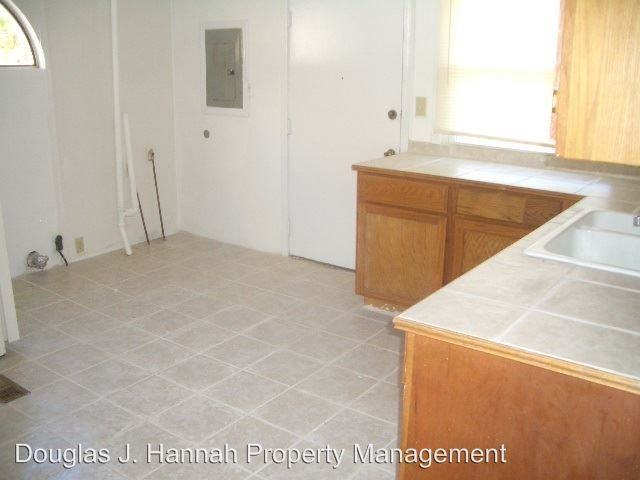 4451 N Tracy Ave - Photo 3 of 8