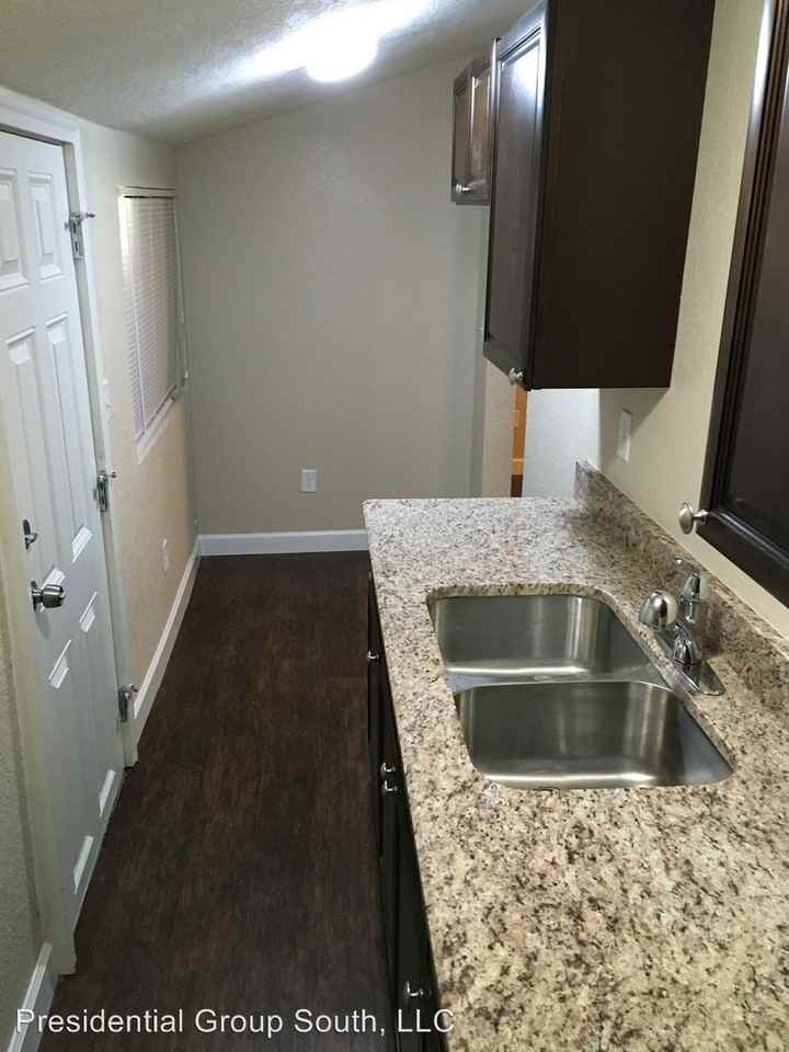 630 W Washington St - Photo 2 of 7