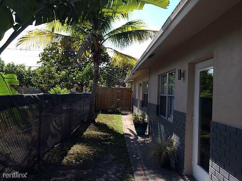 Ne 12th St and Ne 15th Ave Apartments in Lake Ridge, Fort Lauderdale