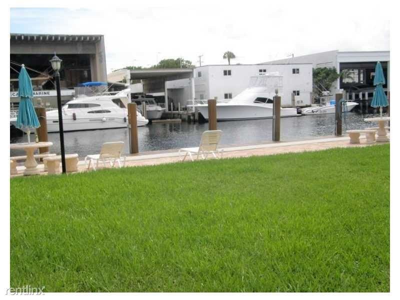 1510 SE 15th St - Photo 2 of 5