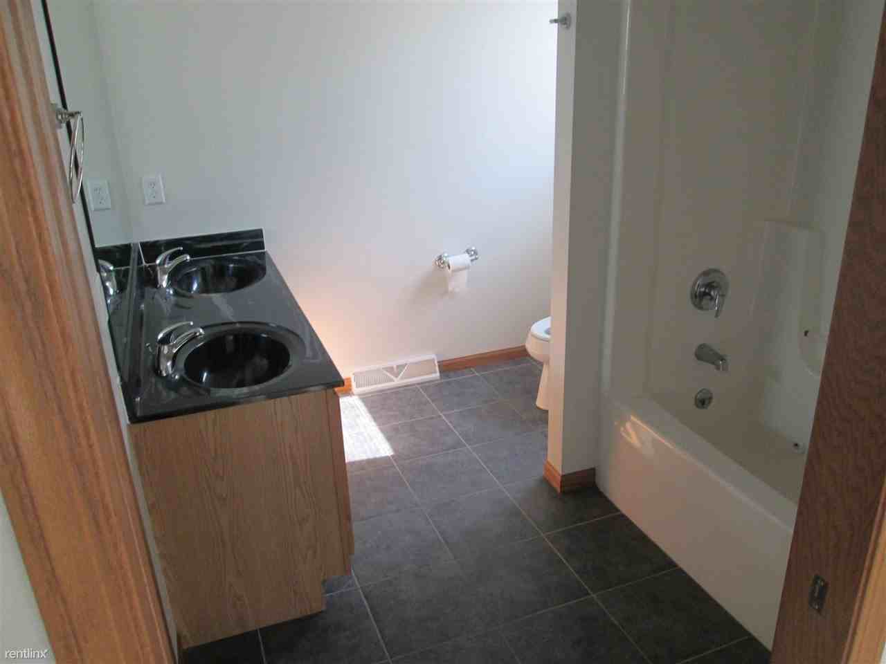 107 E School Rd - Photo 3 of 9