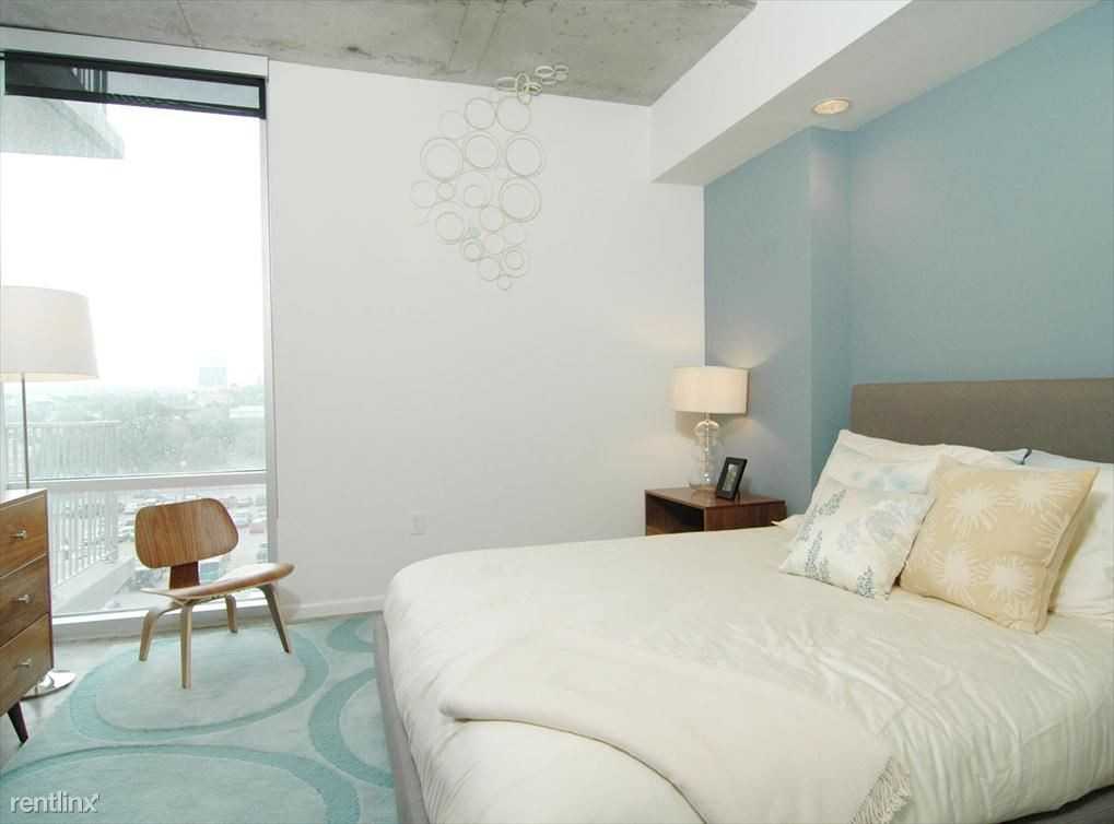 501 W 5th St - Photo 3 of 6