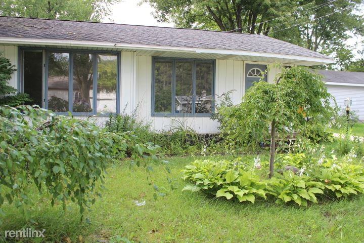 107 Marsh St - Photo 2 of 2