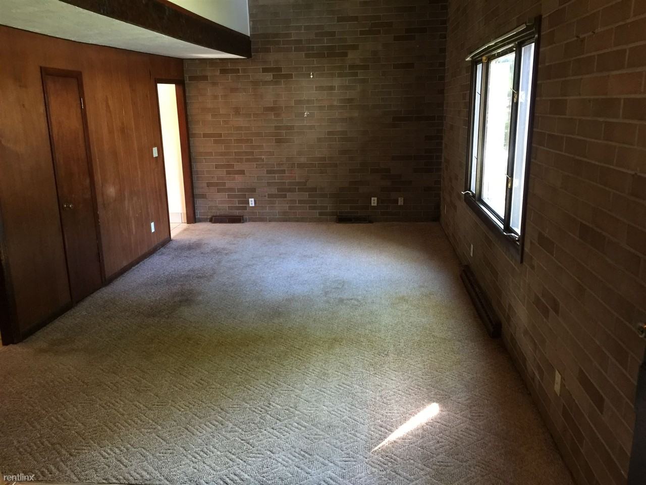 128 S Ridge St - Photo 2 of 5