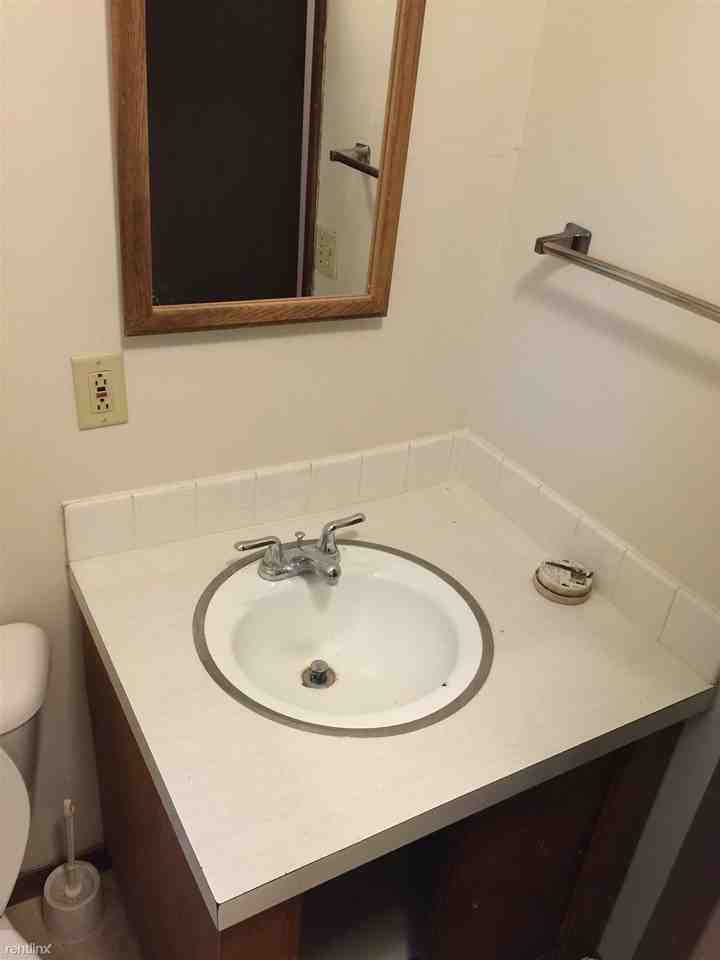 128 S Ridge St - Photo 3 of 5