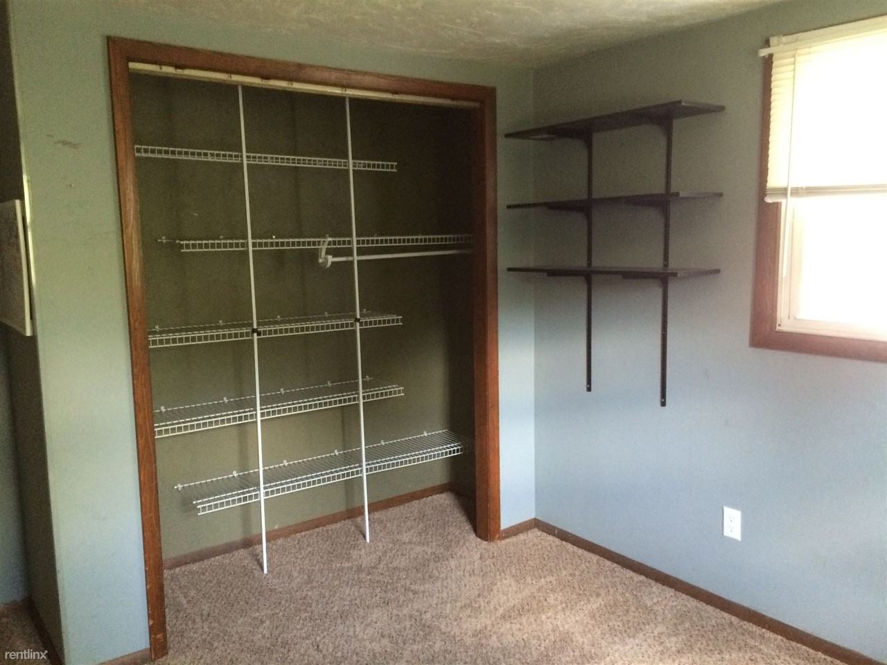 575 Gary Dr - Photo 3 of 9