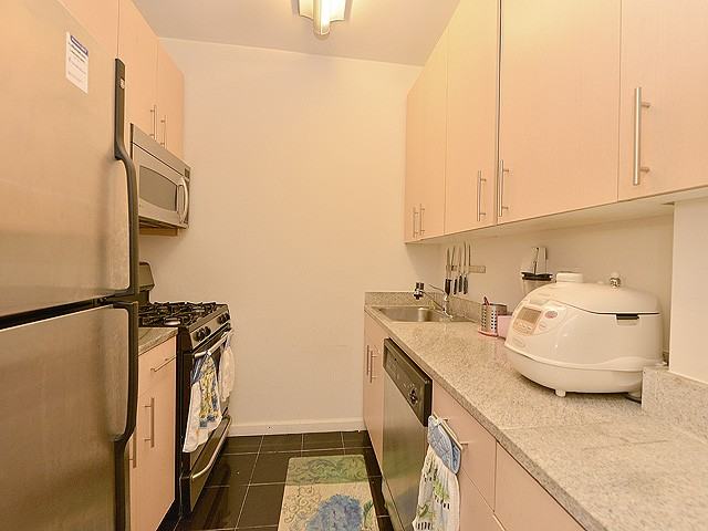 90 Washington St #3T - Photo 3 of 7