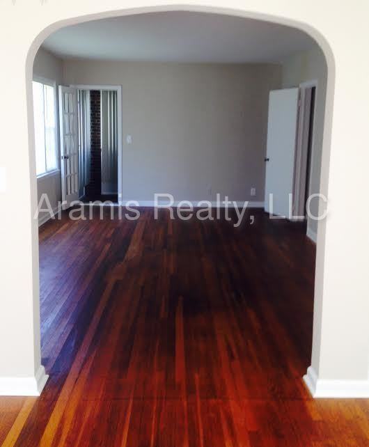 1018 Cascade Rd SW - Photo 3 of 28