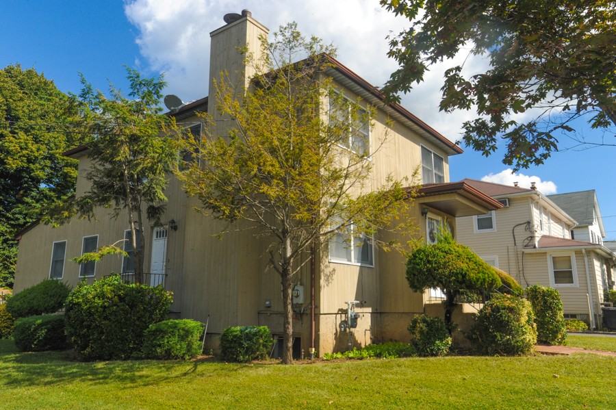 1 Henderson Ave - Photo 3 of 17