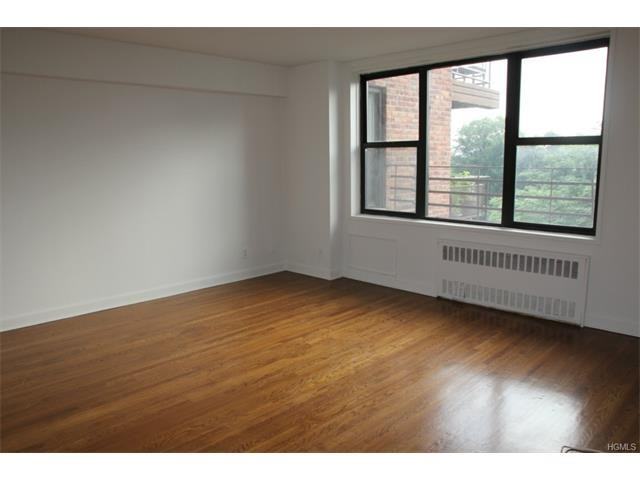 117 S Highland Ave - Photo 3 of 9