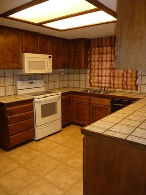 396 Woodcliff Dr - Photo 3 of 18