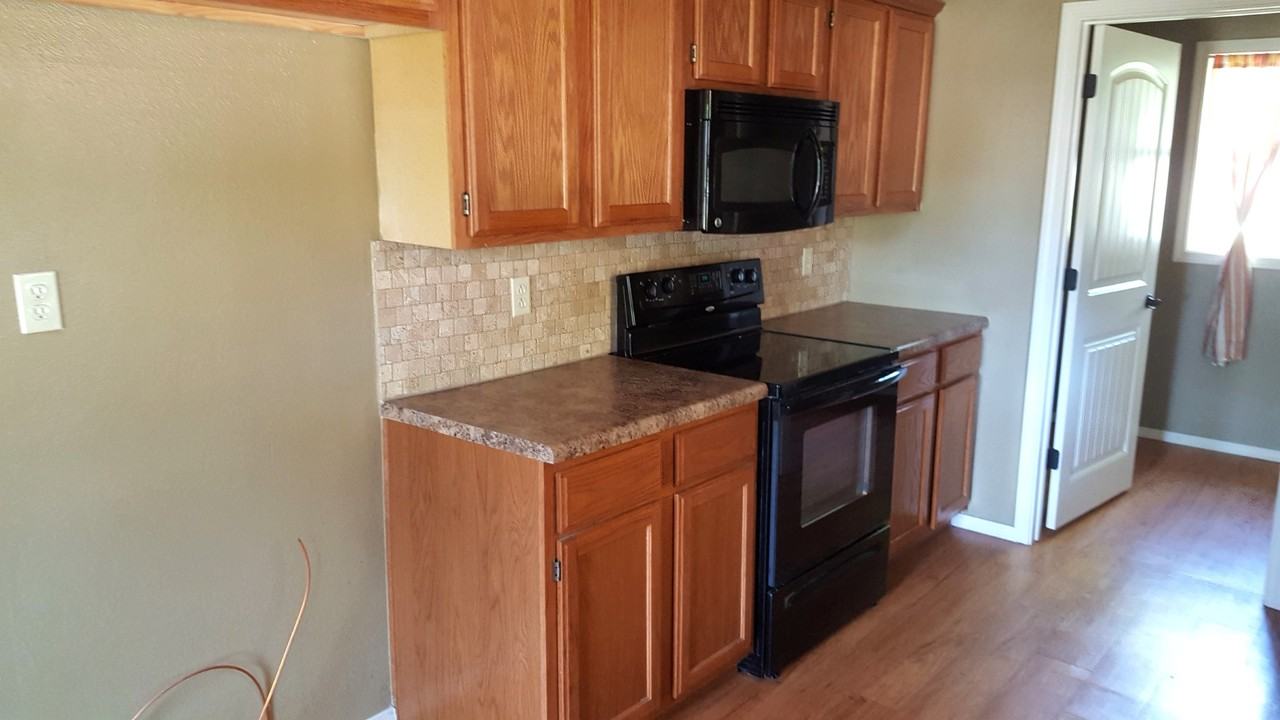 406 Birmingham St SE - Photo 3 of 5